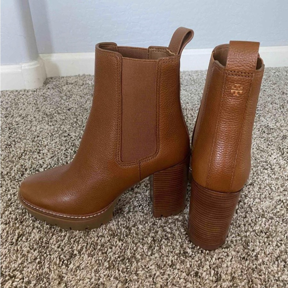 Tory Burch Carson Lug Ankle Boot Size 51/2